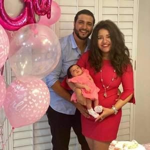 Meet your Posher, Dina